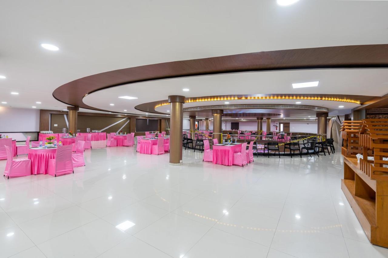 Jalashray Resort Nadiād Extérieur photo