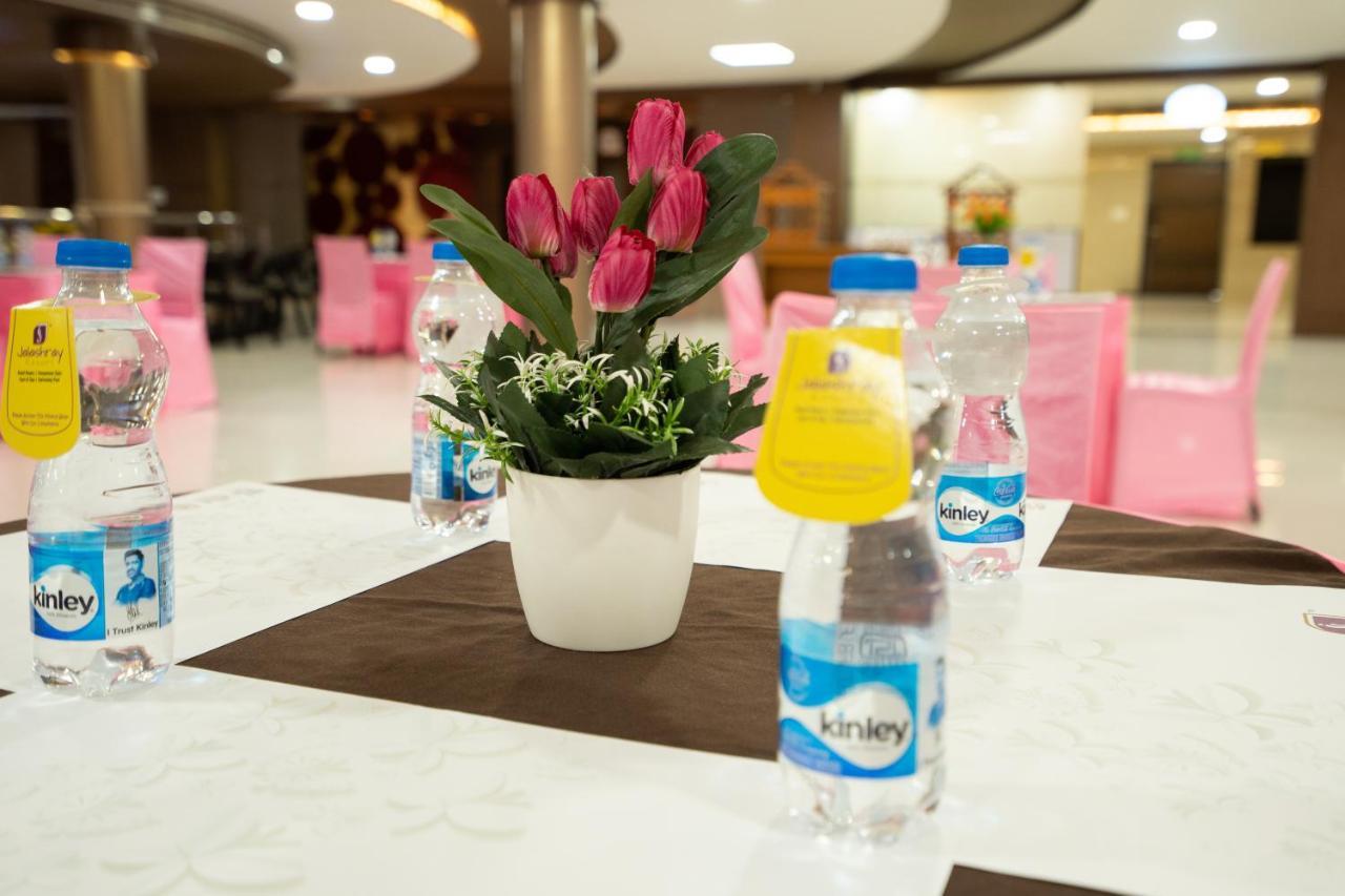 Jalashray Resort Nadiād Extérieur photo