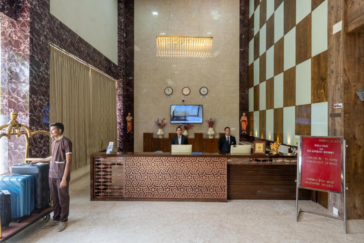 Jalashray Resort Nadiād Extérieur photo