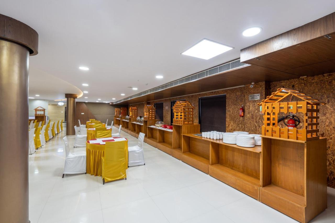 Jalashray Resort Nadiād Extérieur photo