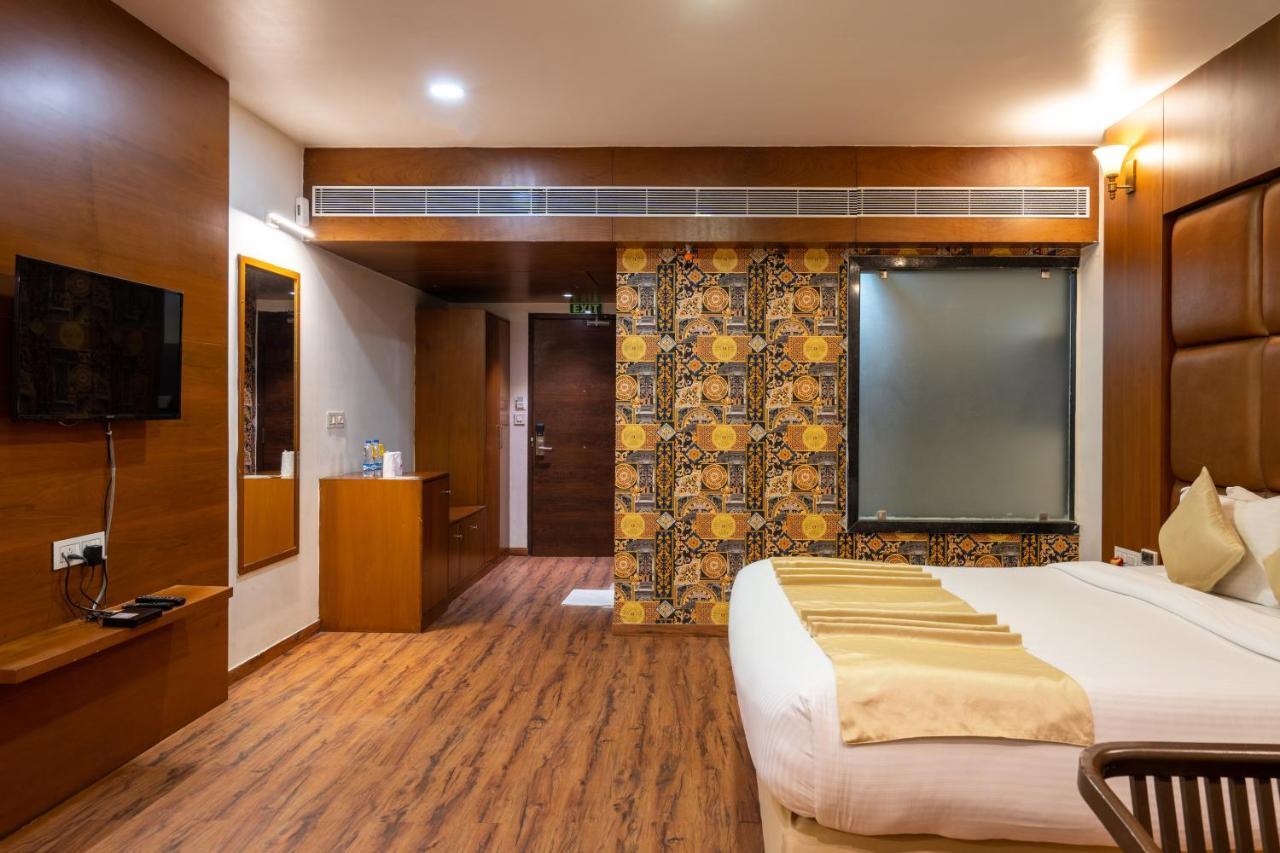 Jalashray Resort Nadiād Extérieur photo
