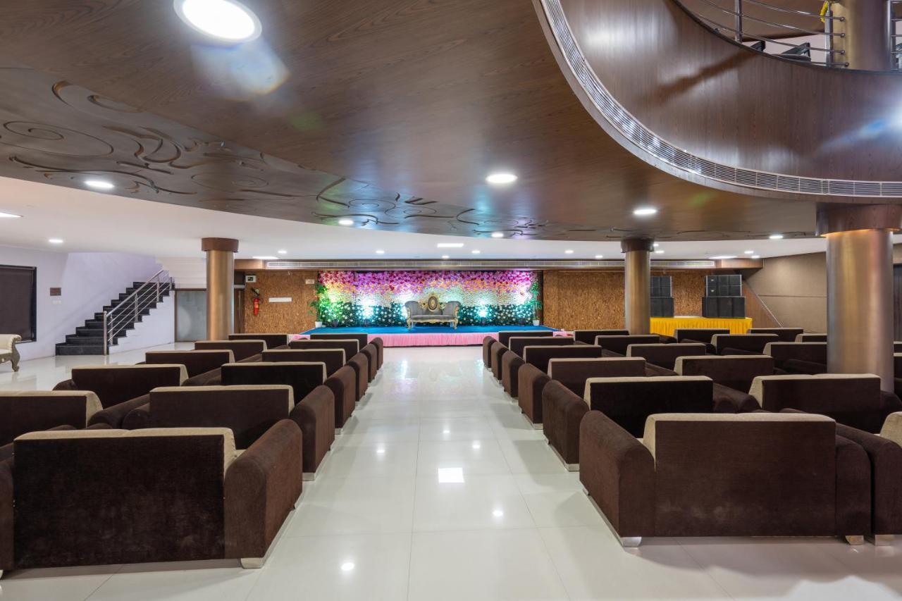 Jalashray Resort Nadiād Extérieur photo