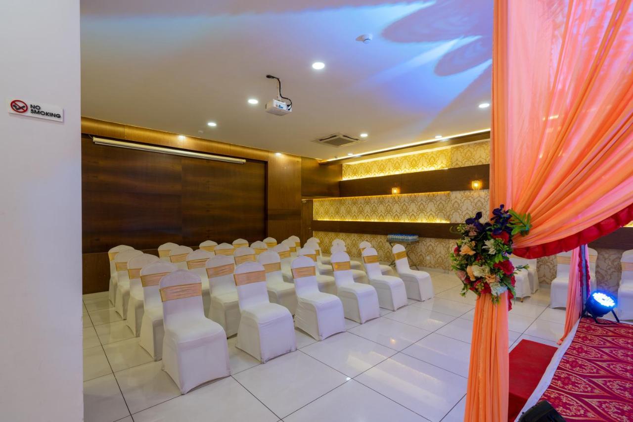 Jalashray Resort Nadiād Extérieur photo