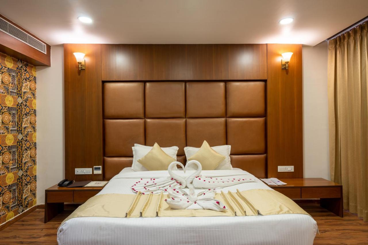 Jalashray Resort Nadiād Extérieur photo