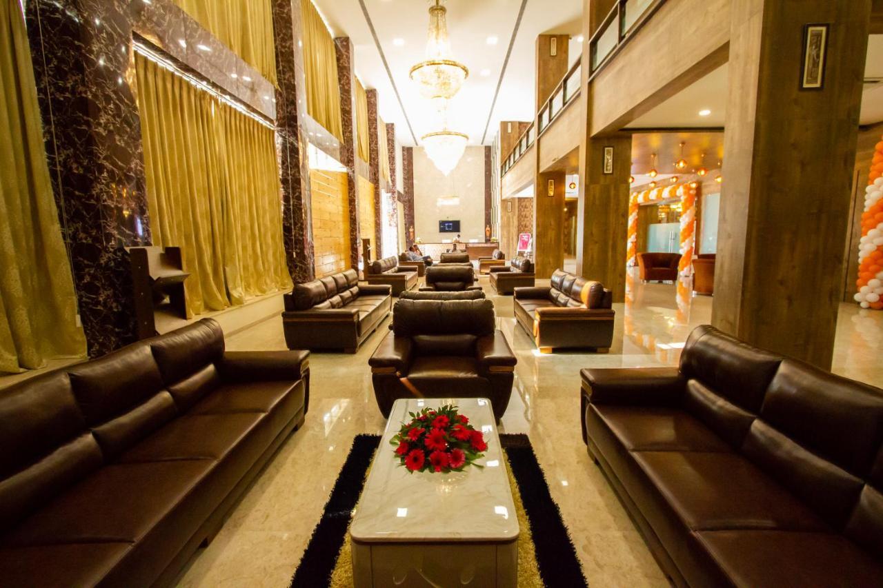 Jalashray Resort Nadiād Extérieur photo