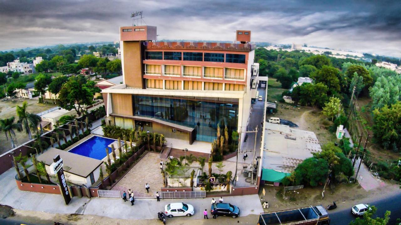 Jalashray Resort Nadiād Extérieur photo